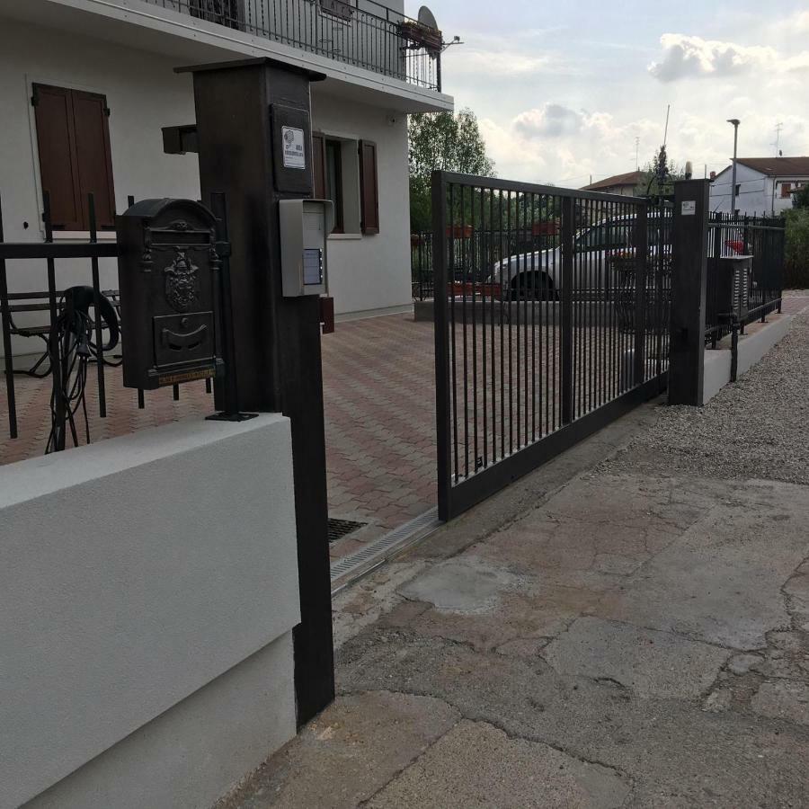 Sg Rooms - Casa Laura Peschiera del Garda Ngoại thất bức ảnh